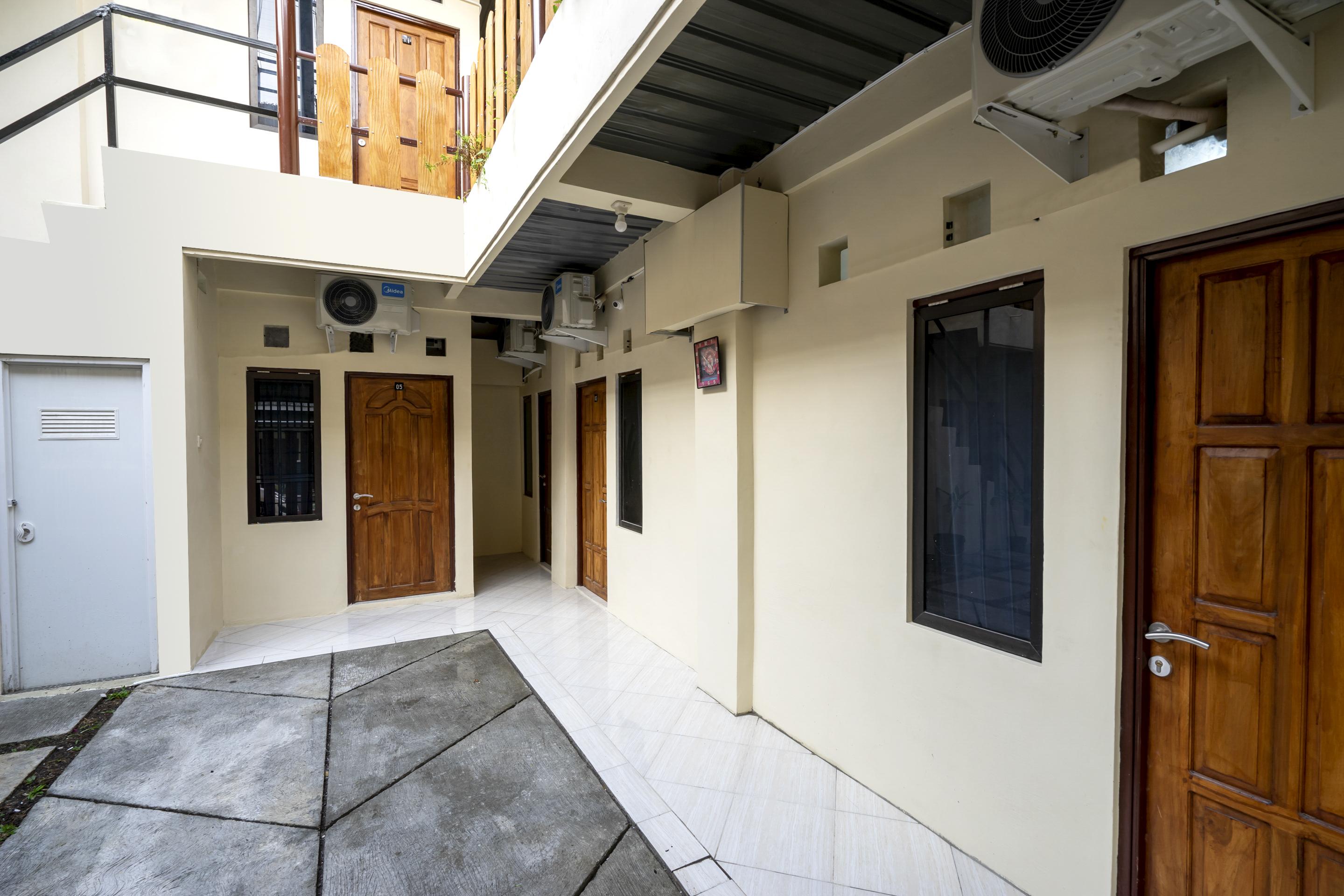 Oyo 2098 Homestay Kk Ngaglik Zewnętrze zdjęcie